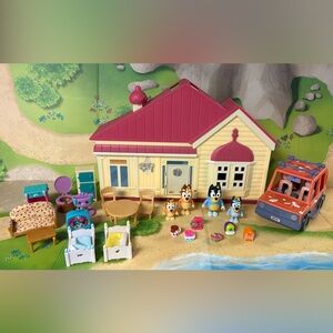 Bluey Action Figure Characters Family House & Family Car Playset
